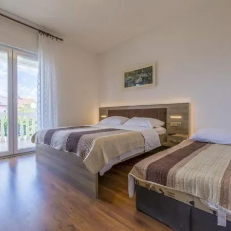 S Dvije Spavace Sobe 4 Osobe * Selce