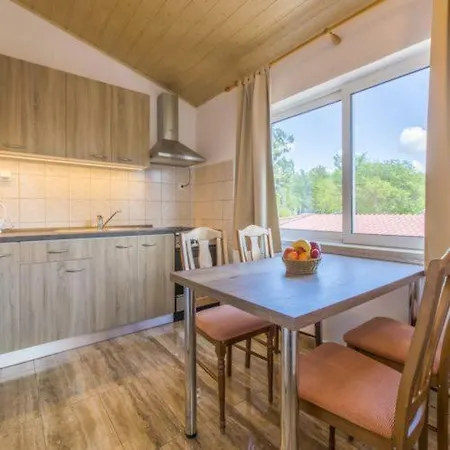 S Dvije Spavace Sobe 4 Osobe *