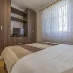 Apartman S Dvije Spavace Sobe 4 Osobe *