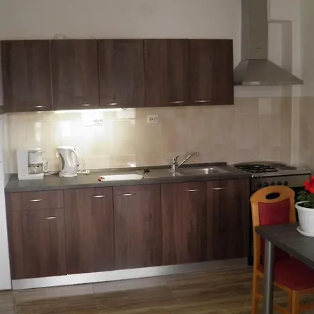 Apartman S Dvije Spavace Sobe 4 Osobe