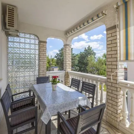 S Dvije Spavace Sobe 4 Osobe Selce