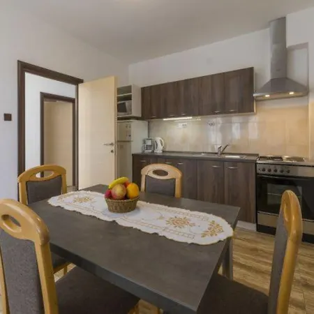 S Dvije Spavace Sobe 4 Osobe Lägenhet