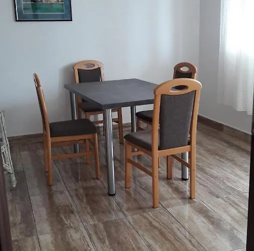 Appartamento S Dvije Spavace Sobe 4 Osobe Selce